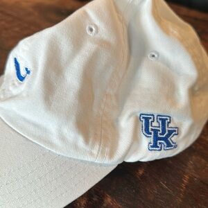 UK Vineyard Vines Hat